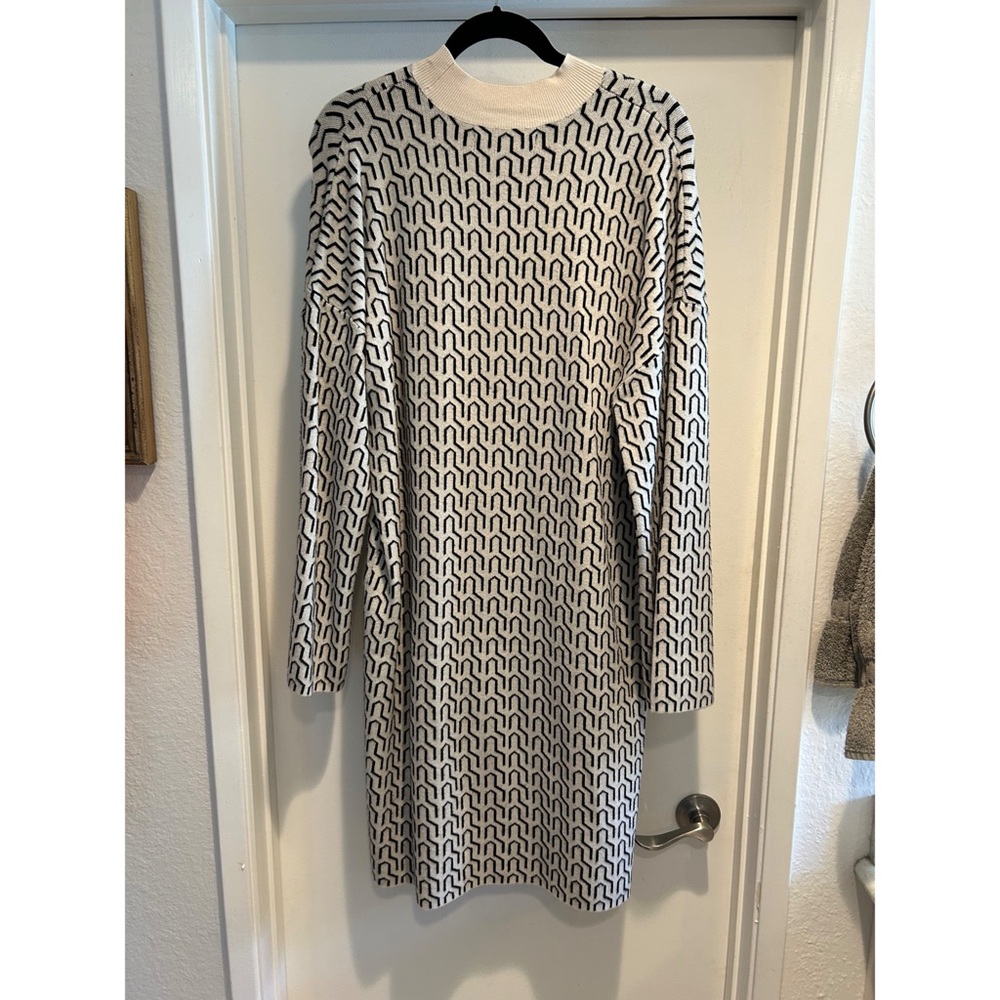 Patterned Sweater Dress - Picture 2 of 4
